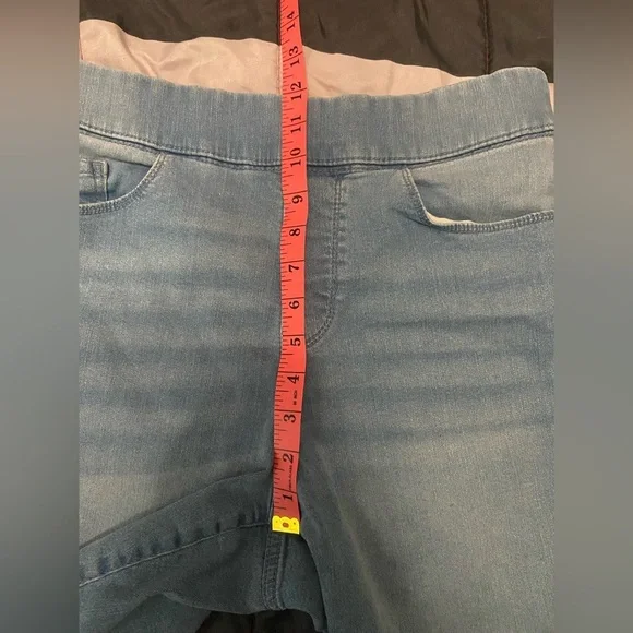 DKNY Jeans Women’s Light Wash Blue Bermuda Shorts - High Rise - Size M - Picture 7 of 11